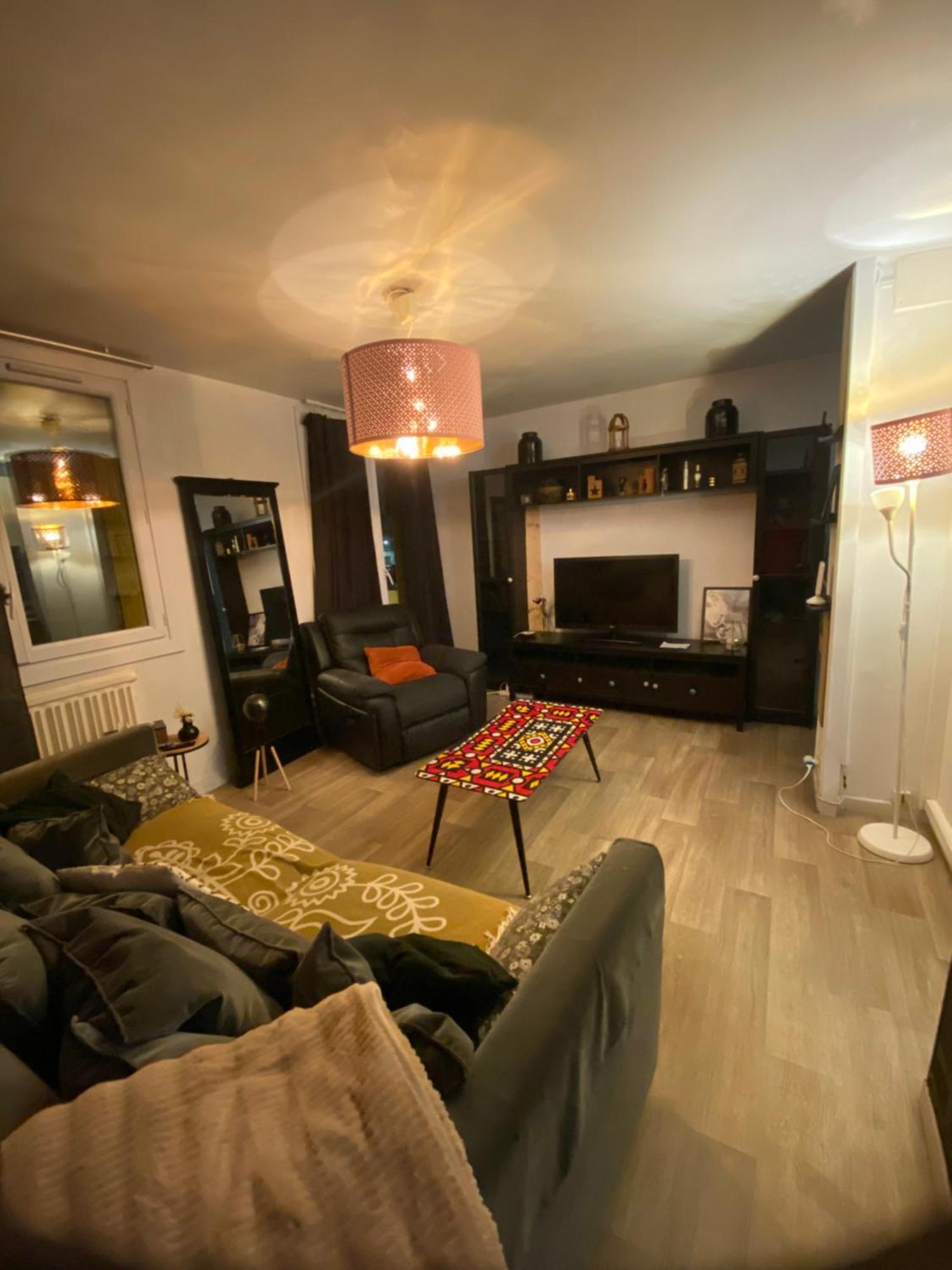 Bel Appartement Spacieux ,Convivial De 3 Chambres Avec Parking Prive Secure Caen Exterior foto