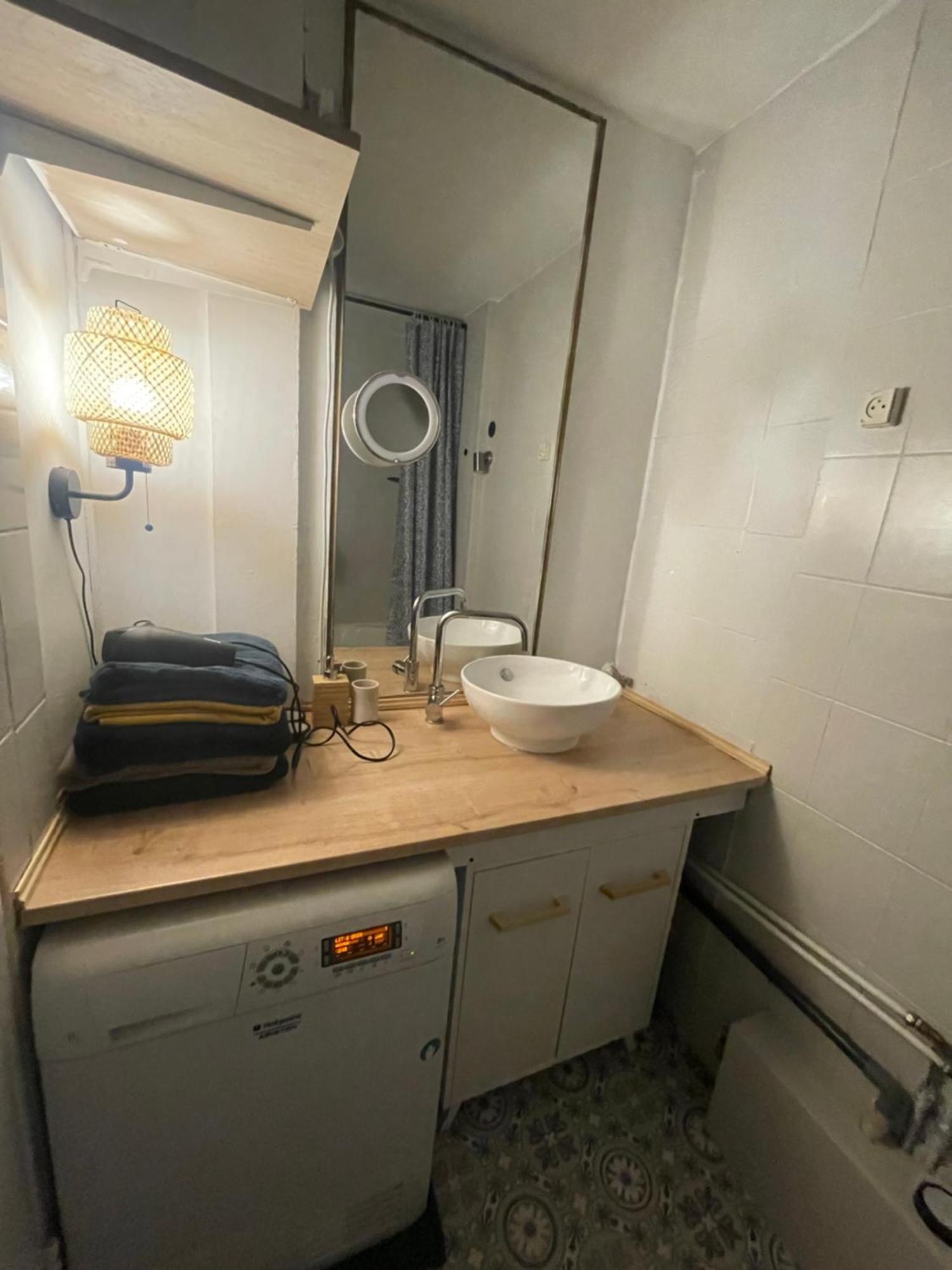 Bel Appartement Spacieux ,Convivial De 3 Chambres Avec Parking Prive Secure Caen Exterior foto